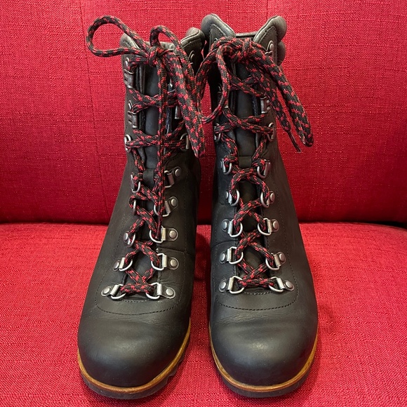 Sorel Women's Conquest Lace Up Wedge Boot Waterproof size 9.5 - Picture 2 of 5